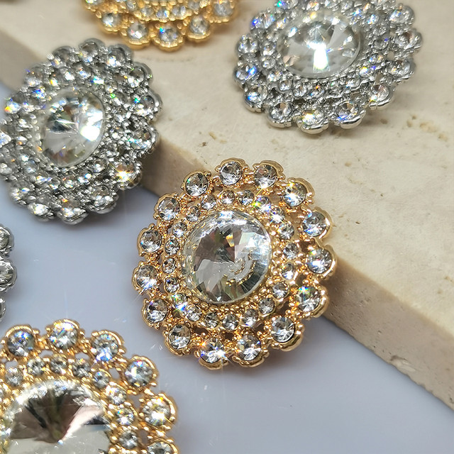 23MM Large Rhinestone Flower Buttons Of Clothing Wholesale Fashion Luxury  Big Diamond Decor Button For Women